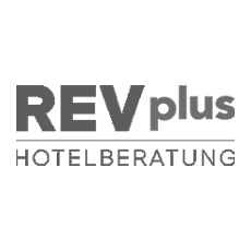 Logo mit dem Text REV plus HOTELBERATUNG in Grau auf weißem Hintergrund.