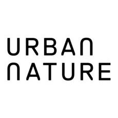 Schwarzer Text URBAN NATURE mit beiden Ns gespiegelt, auf weißem Hintergrund.