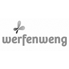 Grauer Werfenweng-Text mit einem einfachen abstrakten Schmetterlingslogo über dem W.
