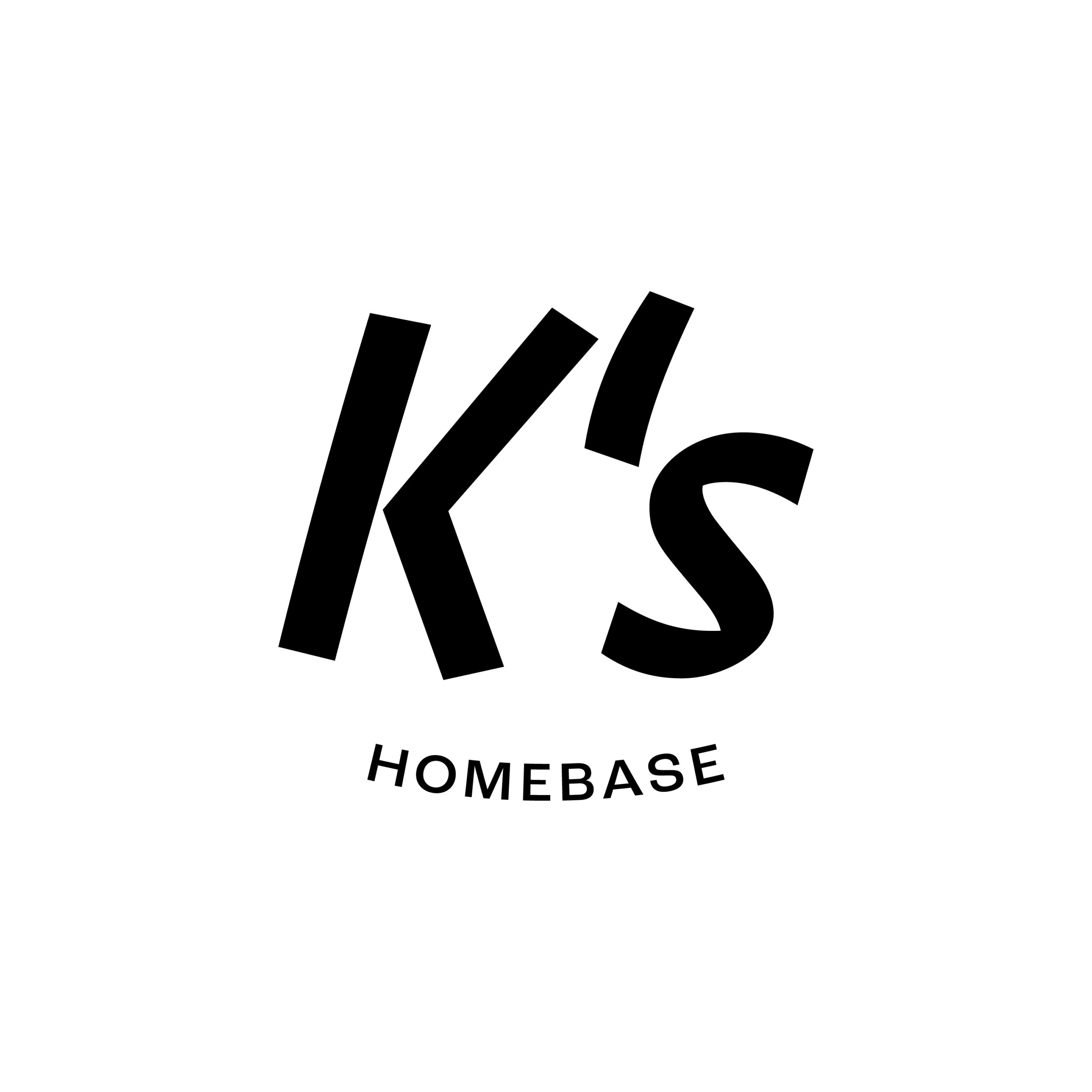 Fettes schwarzes KS über dem Wort HOMEBASE auf weißem Hintergrund.